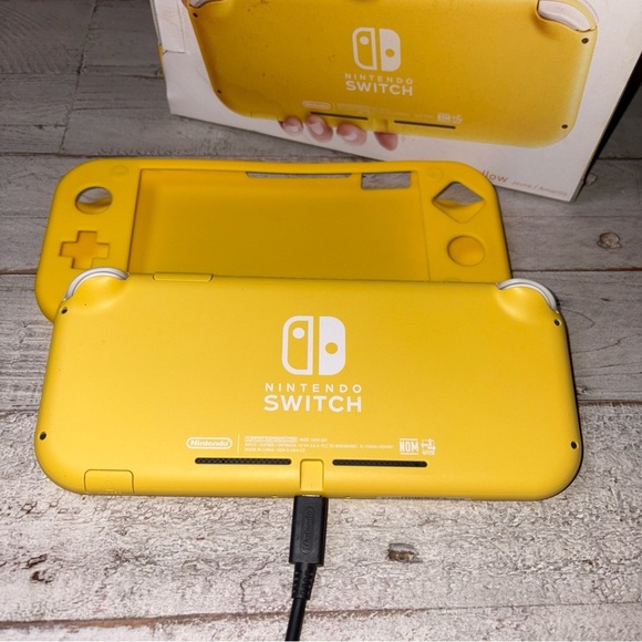 Nintendo Switch Lite 32GB Handheld Console Yellow Box Tempered Glass on Screen - Picture 9 of 15